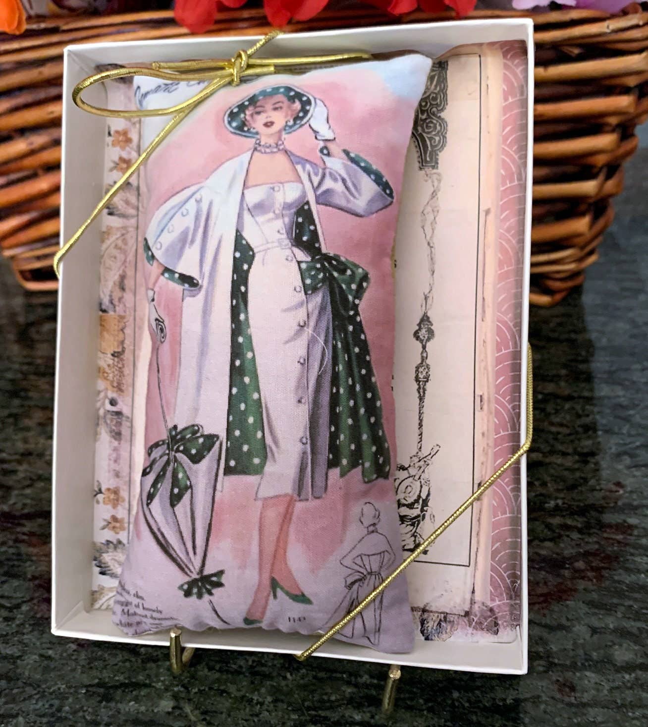 Ladies of Fashion Sachets: Glamour - The Mirrored Past