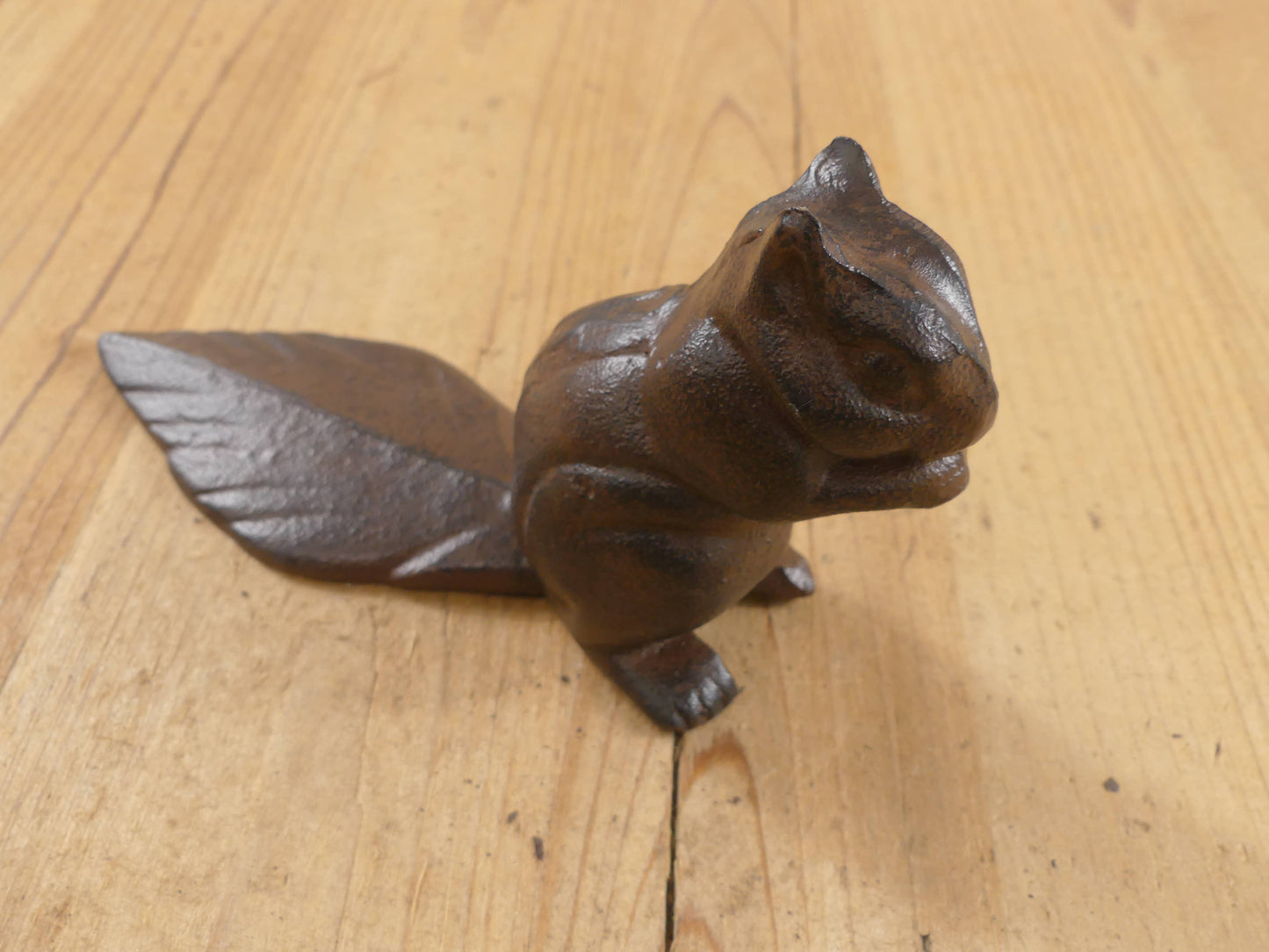 CAST IRON SQUIRREL DOOR STOP / KEY HIDE