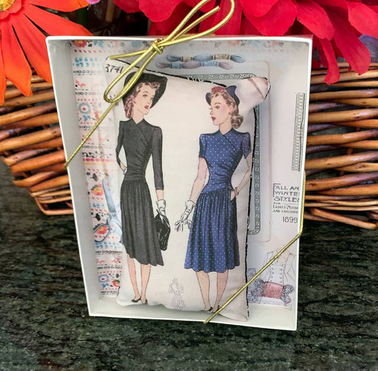 Ladies of Fashion Sachets: 1374 - The Mirrored Past