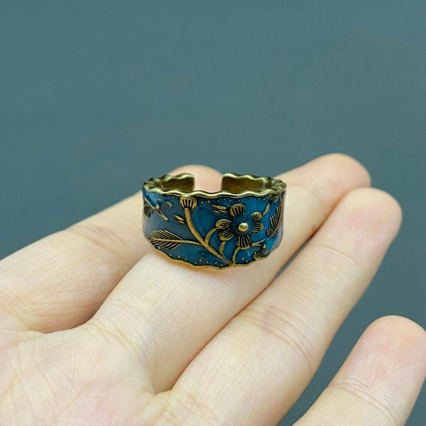 Vintage Foliage Flower Enamel Bronze Ring - The Mirrored Past