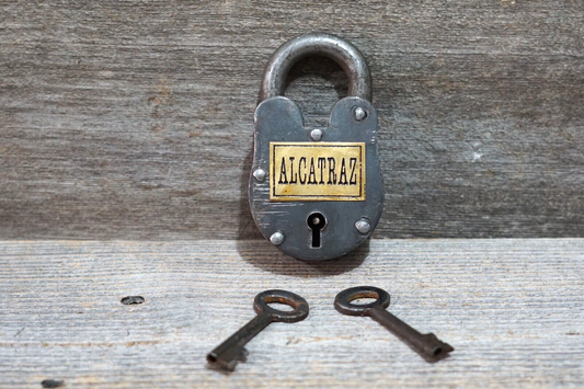 METAL ALCATRAZ LOCK AND 2 KEYS - The Mirrored Past