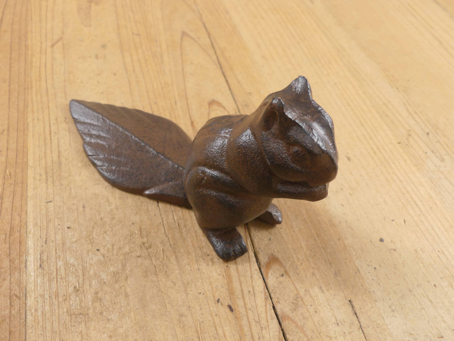 CAST IRON SQUIRREL DOOR STOP / KEY HIDE