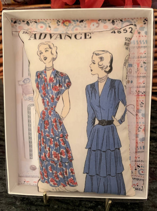 Ladies of Fashion Sachets: Advance - The Mirrored Past