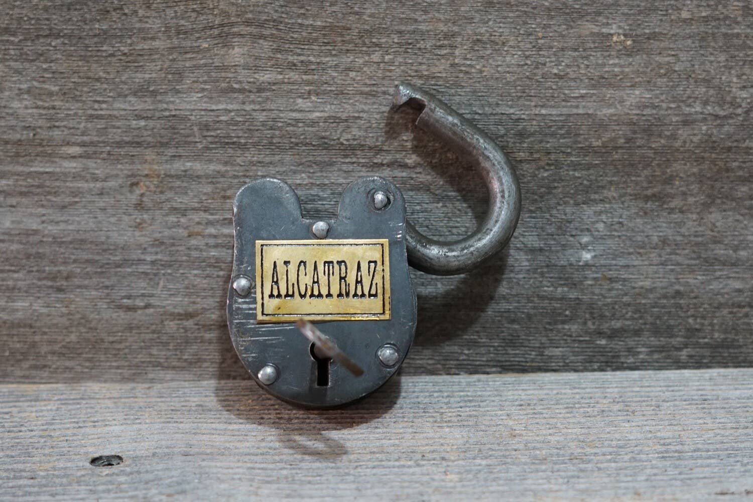 METAL ALCATRAZ LOCK AND 2 KEYS - The Mirrored Past