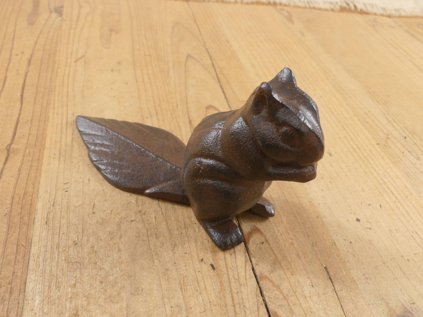 CAST IRON SQUIRREL DOOR STOP / KEY HIDE