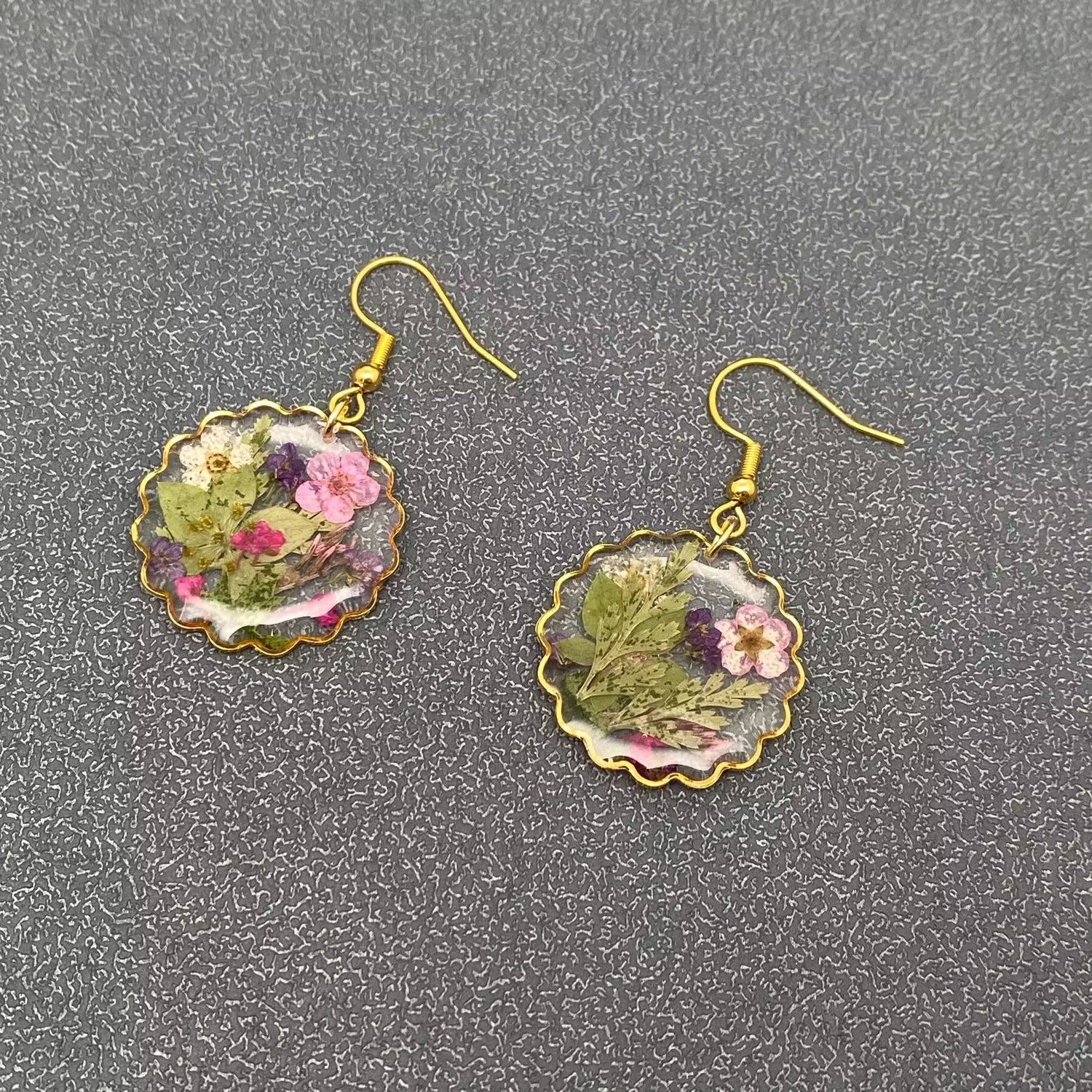 Pressed Dried Flower Dangle Earrings - PDF - The Mirrored Past