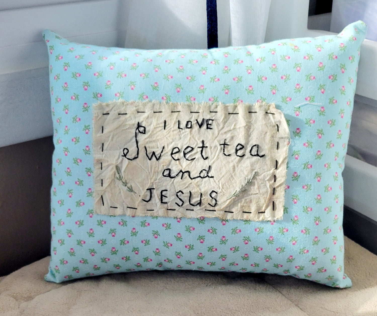 I Love Sweet Tea & Jesus Pillow - The Mirrored Past