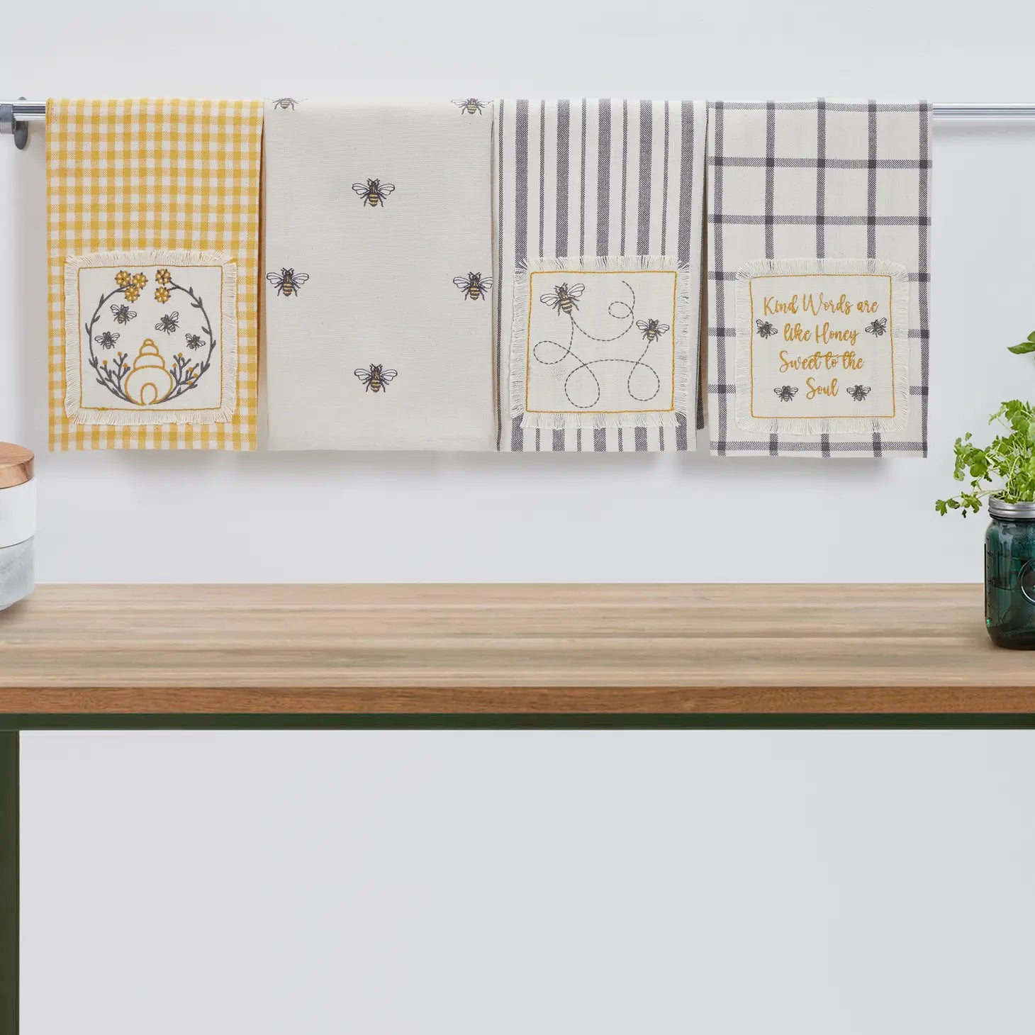 Embroidered Bee Tea Towel Set of 4 19x28 - The Mirrored Past